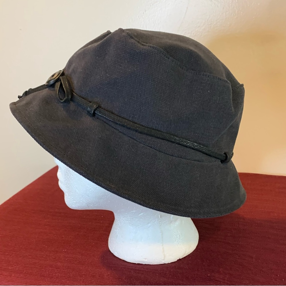 NINE WEST.Stylish Black Bucket Hat